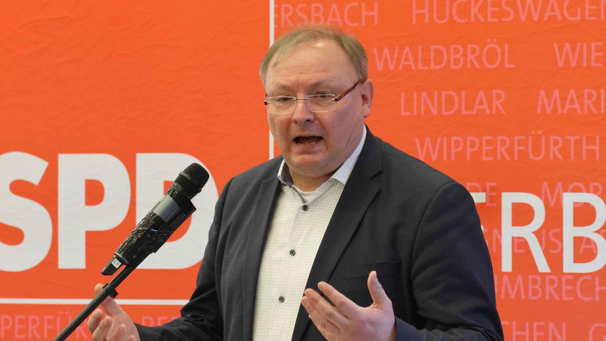 Thorsten Konzelmann, SPD-Kreisvorsitzender, im Porträt.