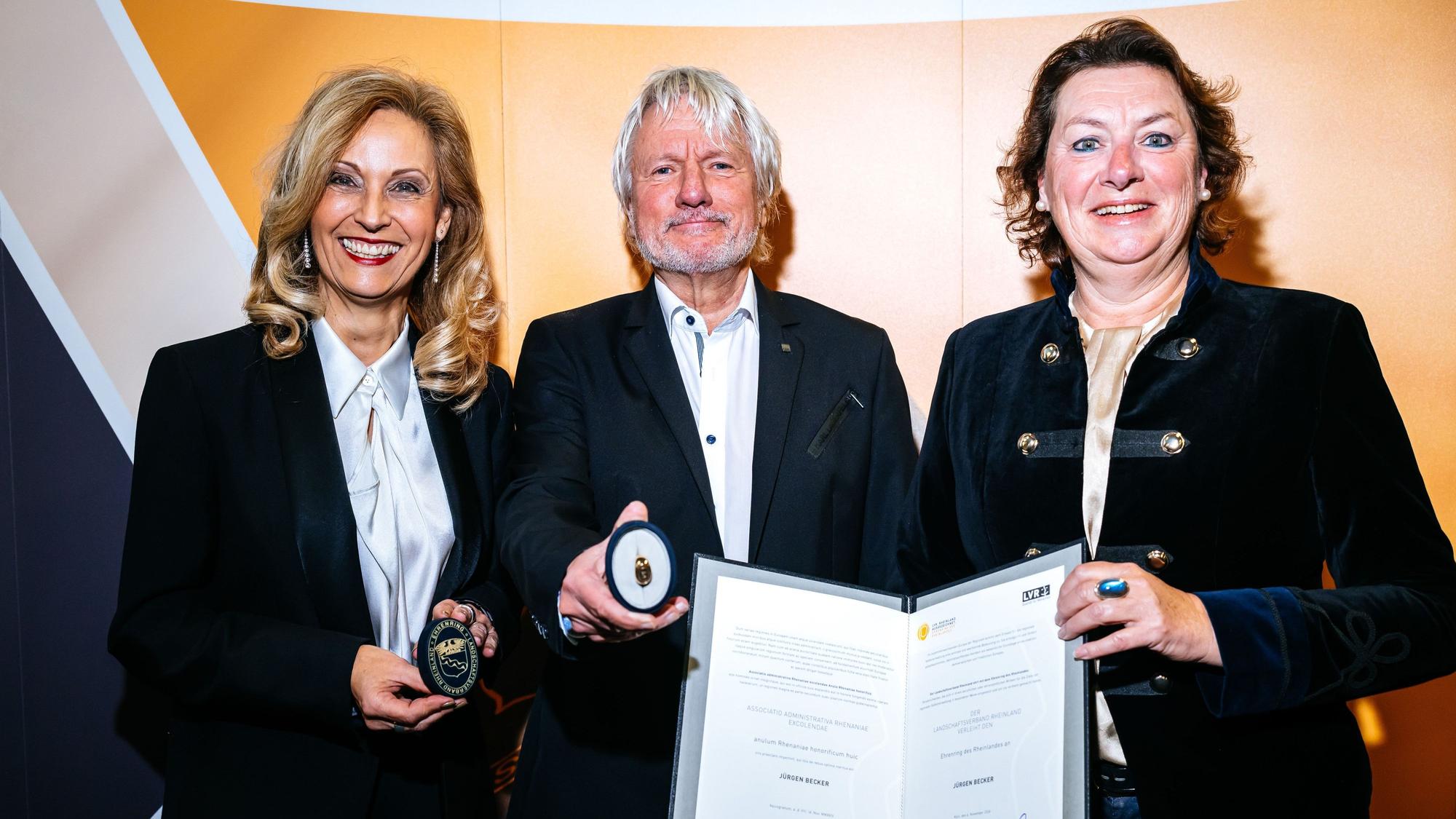 LVR-Direktorin Ulrike Lubek (l.), die Vorsitzenden der Landschaftsversammlung Rheinland, Anne Henk-Hollstein und Jürgen Becker.