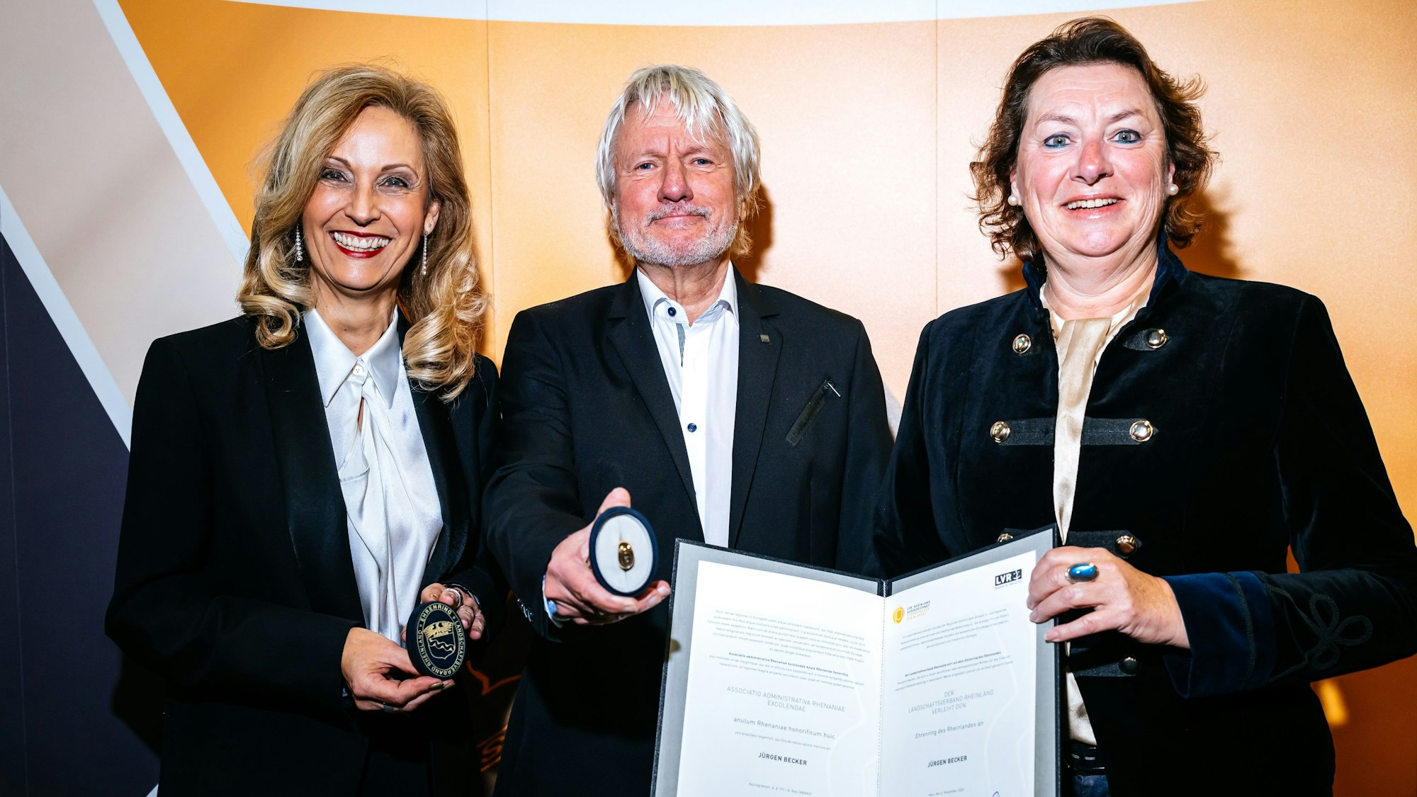 LVR-Direktorin Ulrike Lubek (l.), die Vorsitzenden der Landschaftsversammlung Rheinland, Anne Henk-Hollstein und Jürgen Becker.