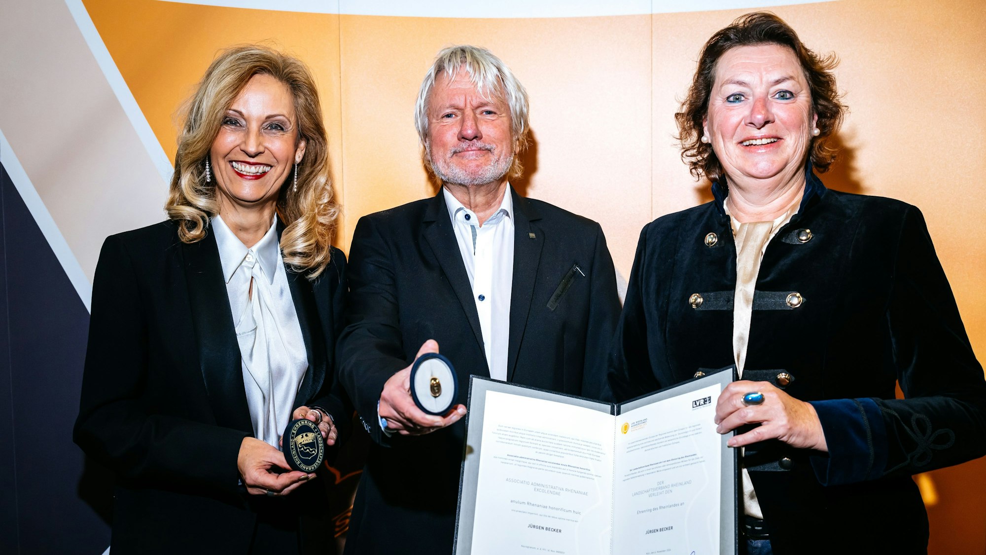 LVR-Direktorin Ulrike Lubek (l.), die Vorsitzenden der Landschaftsversammlung Rheinland, Anne Henk-Hollstein und Jürgen Becker.