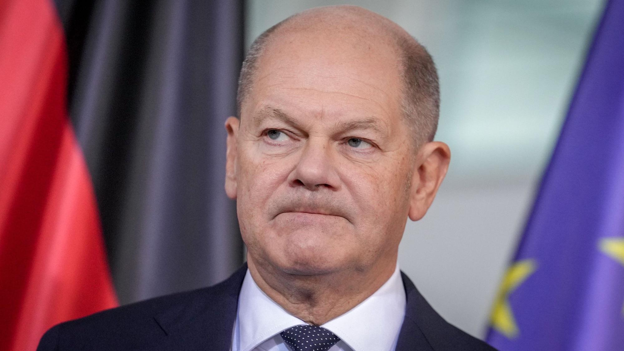 Olaf Scholz bekommt für seine Neuwahlpläne harte Kritik zu hören. (Archivbild)