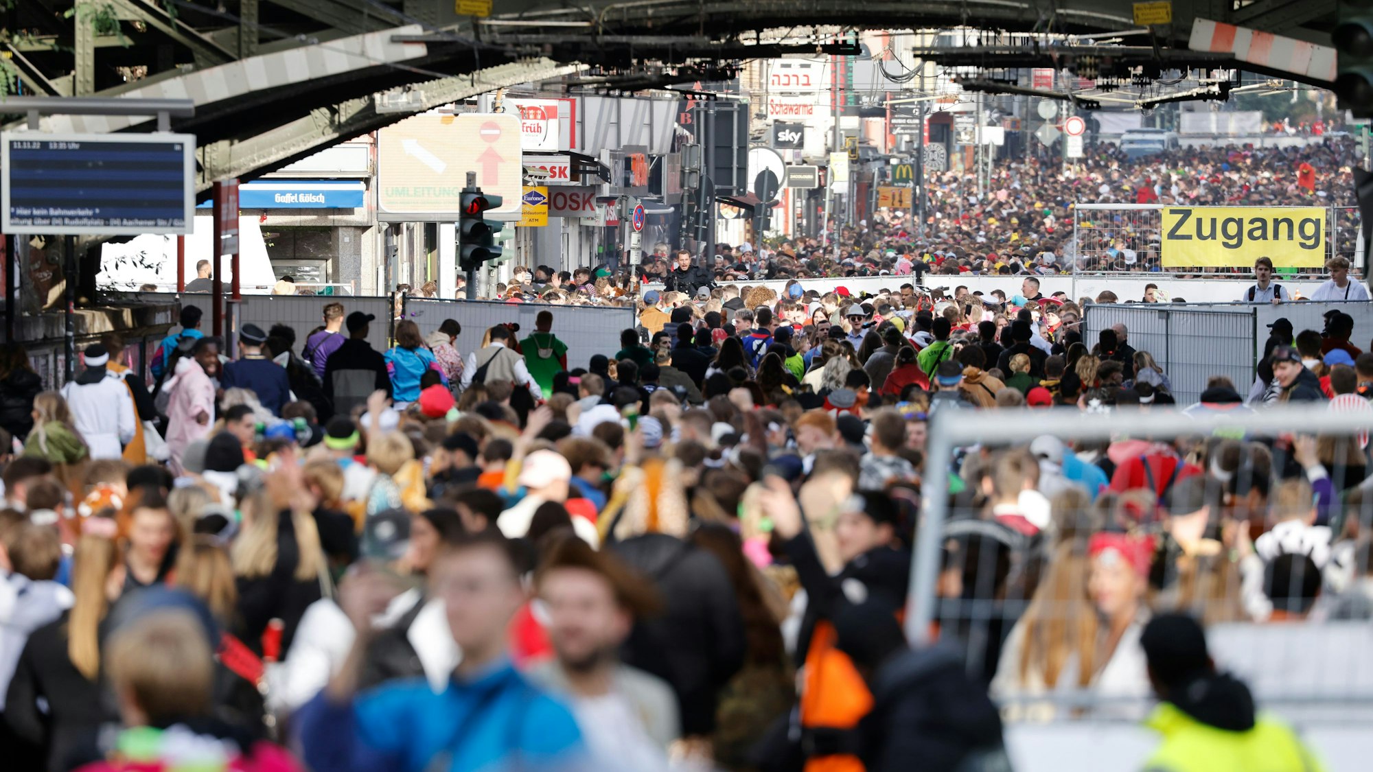Die Zülpicher Straße am Elften Elften 2023.