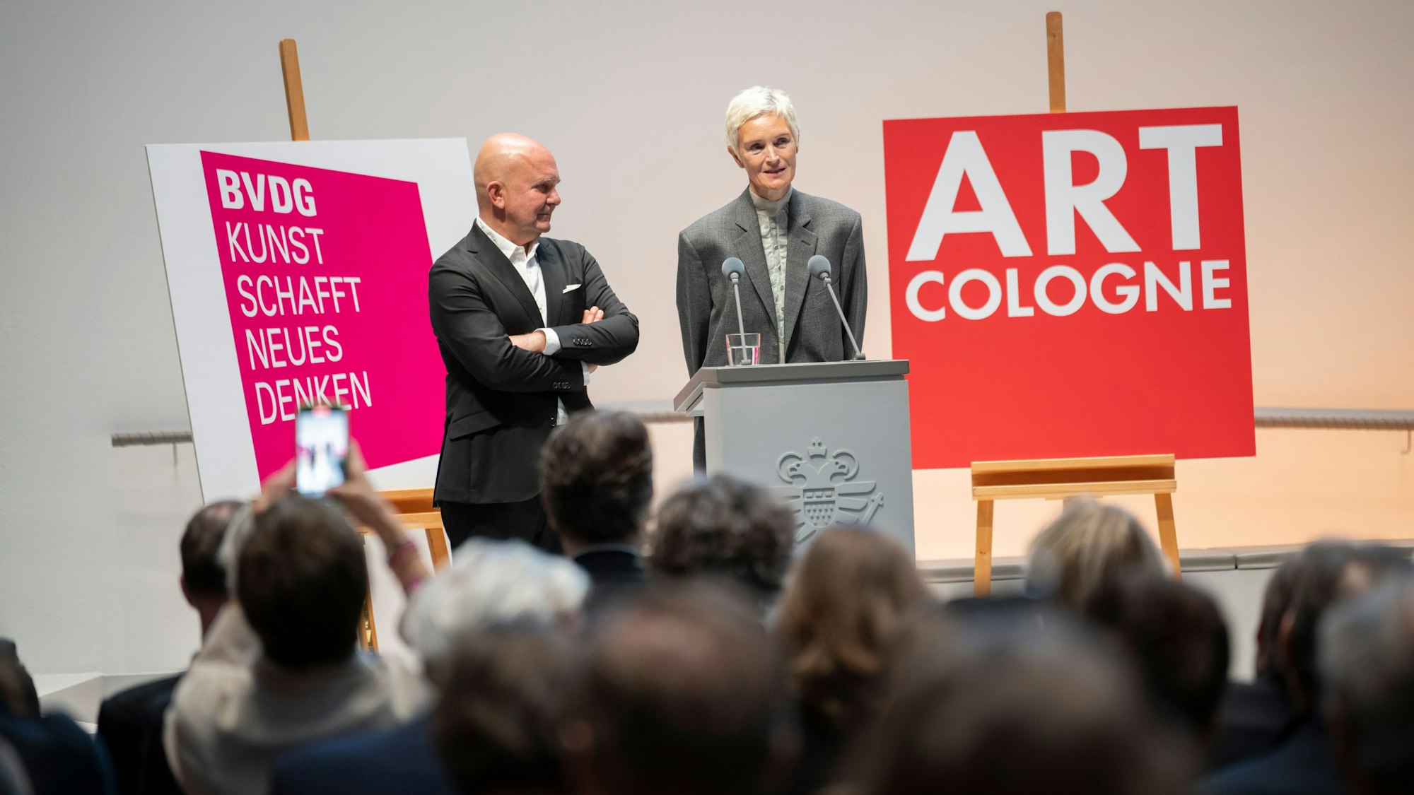 Karen und Christian Boros bei der Preisverleihung im Rathaus.
