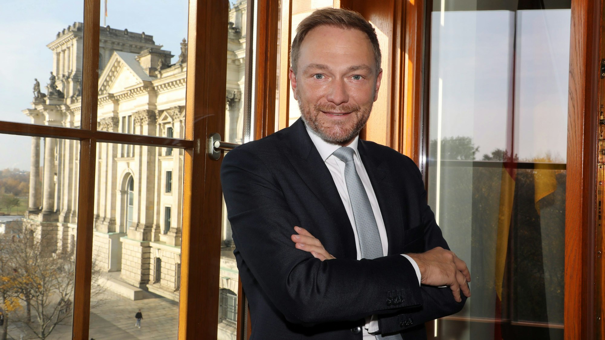 Christian Lindner, FDP, Bundestagsabgeordneter aus Rhein-Berg in einem Büro im Jakob-Kayser-Haus vis-à-vis dem Reichstagsgebäude.