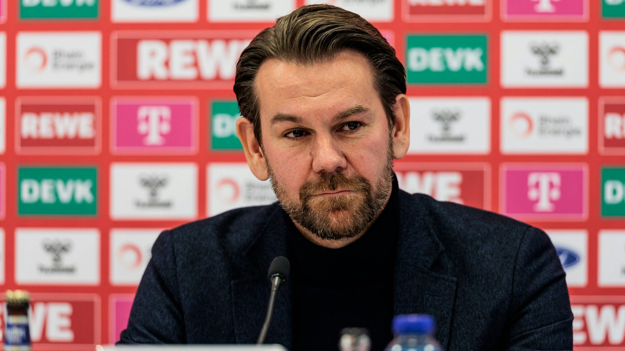 Thomas Kessler, Leiter der Lizenzspielerabteilung des 1. FC Köln, auf der Pressekonferenz vor dem Heimspiel gegen Greuther Fürth.