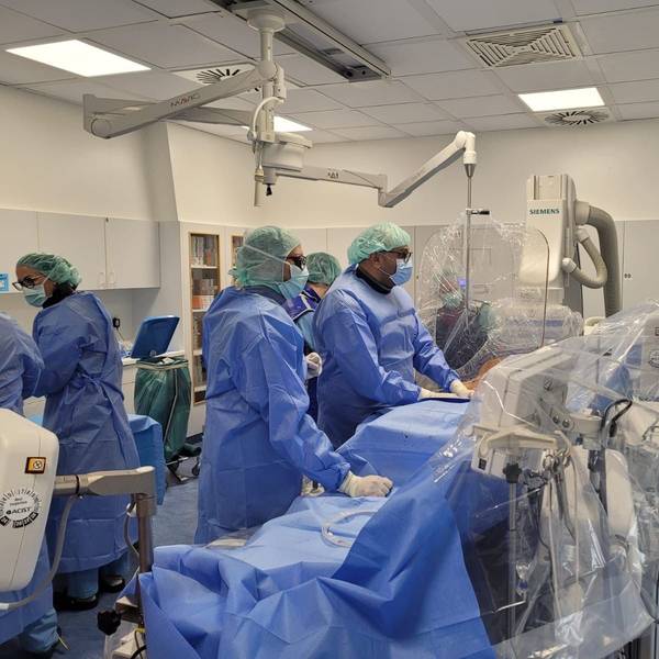 Ein fast 80 Jahre alter Mann hat in Waldbröl als erster Herz-Patient einen sogenannten Mitra-Clip erhalten. Diese medizinische Premiere soll wegweisend sein für das Klinikum Oberberg.