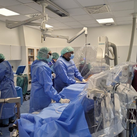 Ein fast 80 Jahre alter Mann hat in Waldbröl als erster Herz-Patient einen sogenannten Mitra-Clip erhalten. Diese medizinische Premiere soll wegweisend sein für das Klinikum Oberberg.