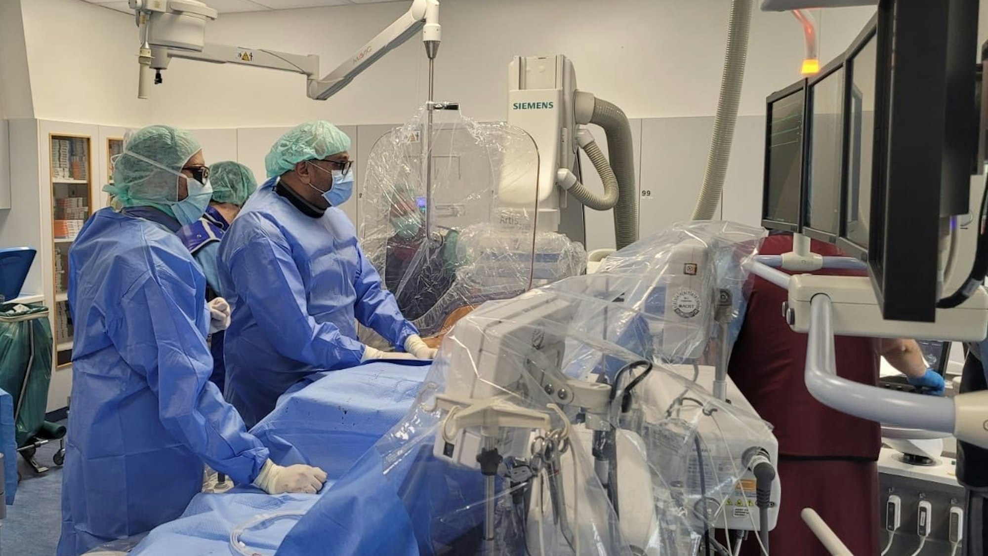 Ein fast 80 Jahre alter Mann hat in Waldbröl als erster Herz-Patient einen sogenannten Mitra-Clip erhalten. Diese medizinische Premiere soll wegweisend sein für das Klinikum Oberberg.