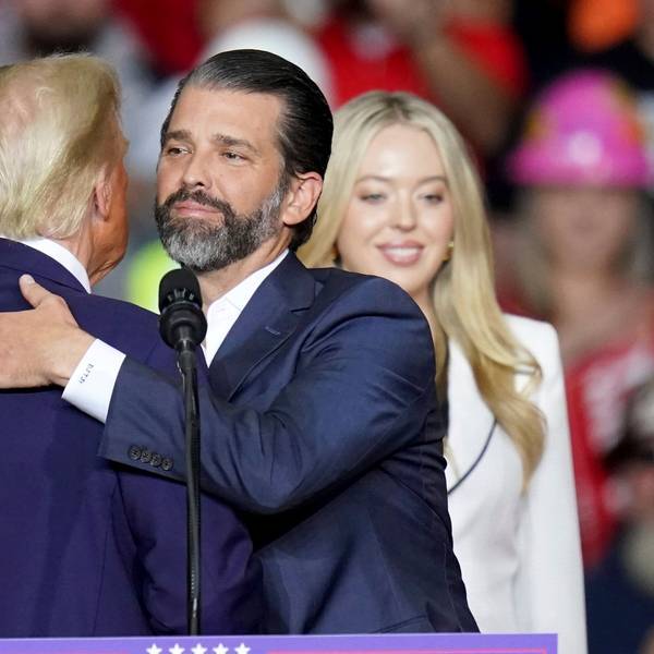 Donald Trumps ältester Sohn Donald Trump Junior (Mitte) will offenbar Einfluss auf die Regierung seines Vaters nehmen.