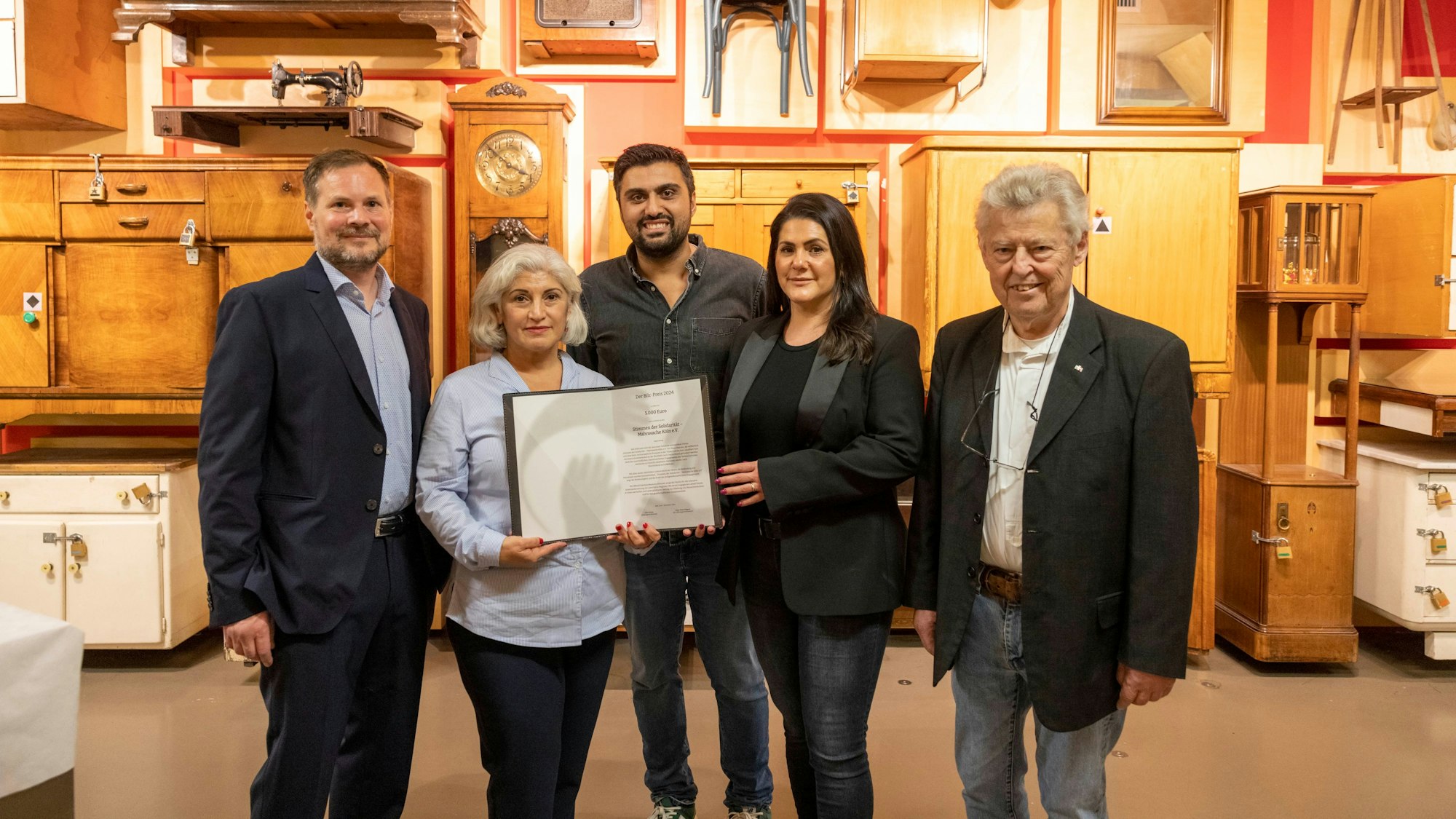 Hans-Peter Killguss (NS-Dok), Ciler Firtina (Vorsitzende Stiftung), Adil Demirci (Preisträger Stimmen der Solidarität), Mariam Claren (Iran-Aktivistin), Fritz Bilz (Gründer-Stifter) (v.l.)