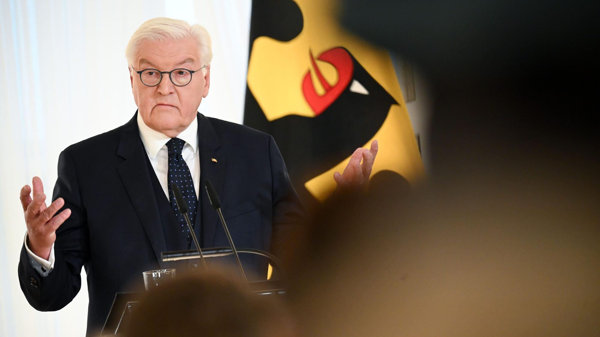 Bundespräsident Frank-Walter Steinmeier spricht bei der Veranstaltung „35 Jahre Friedliche Revolution“ im Schloss Bellevue. Bei der Veranstaltung kam es zum Eklat.