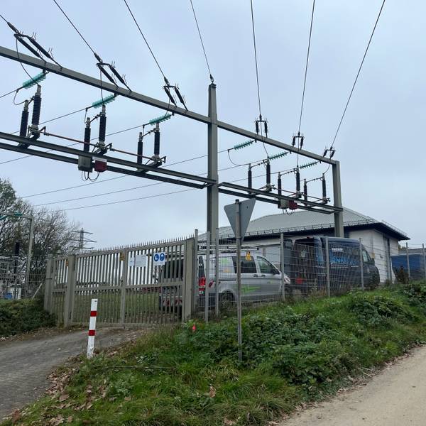 In Neunkrichen-Seelscheid ist es zu einem flähendeckenden Stromausfall gekommen, nachdem es im Umspannwerk Hasenbach zu einer technischen Störung kam.