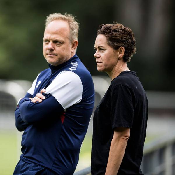Daniel Weber Trainer 1. FC Koeln mit Nicole Bender-Rummler Abteilungsleiterin 1. FC Koeln Frauen
