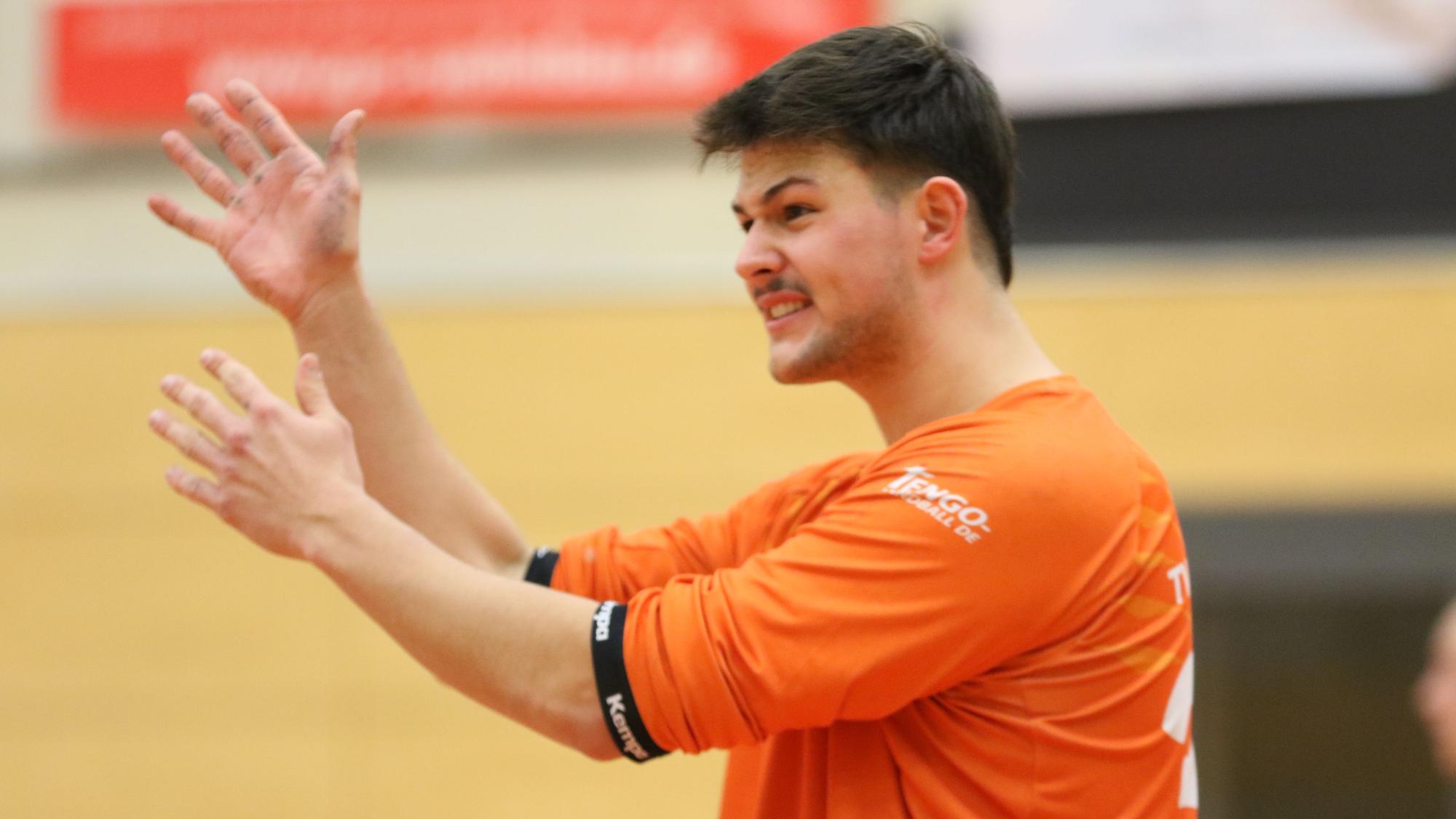 Handballtorwart Moritz Königshoven gestikuliert.