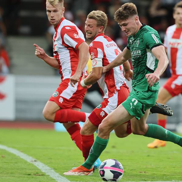 SC Fortuna Köln vs. Borussia Mönchengladbach II, 4.Liga, Mitte von links: Dominik Ernst (Fortuna), Ryan Don Naden (Borussia), 23.08.2024, Bild: Herbert Bucco