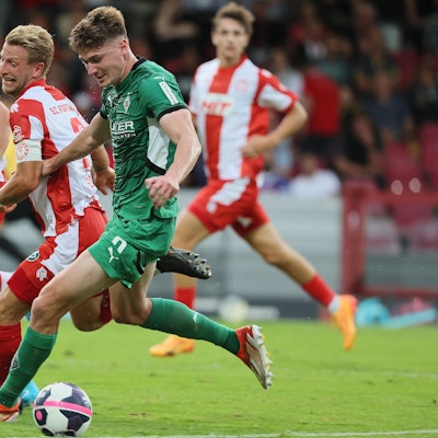 SC Fortuna Köln vs. Borussia Mönchengladbach II, 4.Liga, Mitte von links: Dominik Ernst (Fortuna), Ryan Don Naden (Borussia), 23.08.2024, Bild: Herbert Bucco