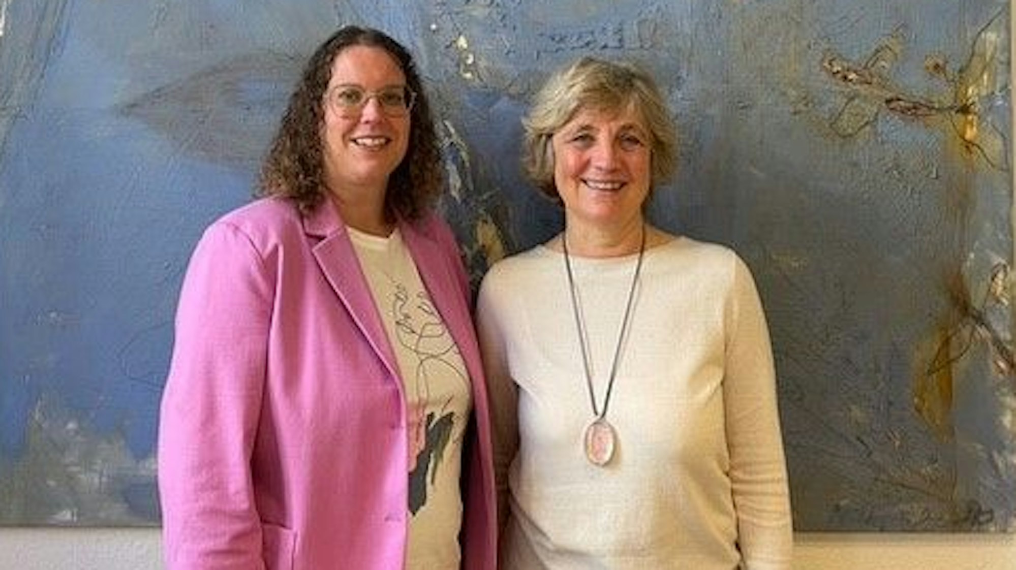 Sie helfen Menschen in Notsituationen: Die beiden Leiterinnen der Telefonseelsorge Köln Dorit Felsch und Annelie Bracke (v.l.).