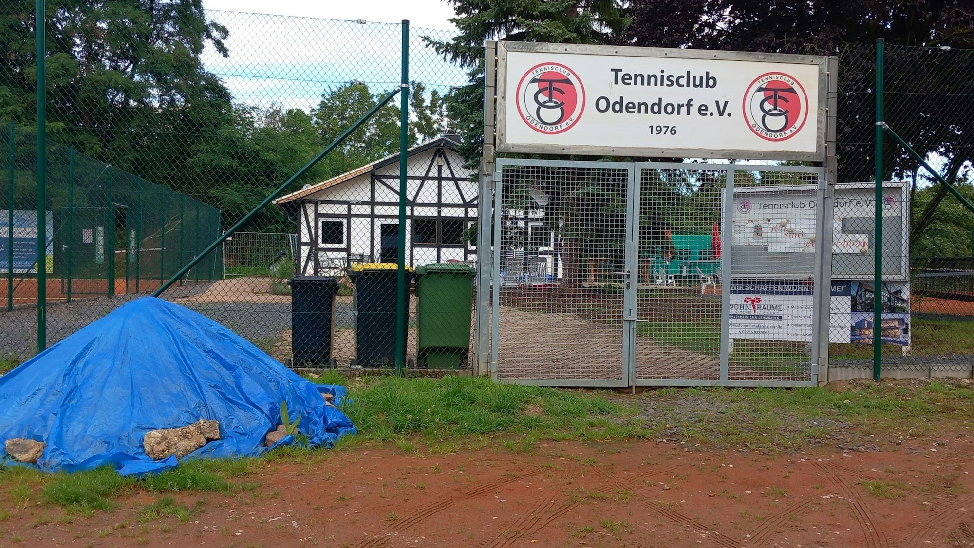 Das Sportareal in Odendorf wurde in der Flut erheblich beschädigt. Hier: drei Jahre nach der Katastrophe.