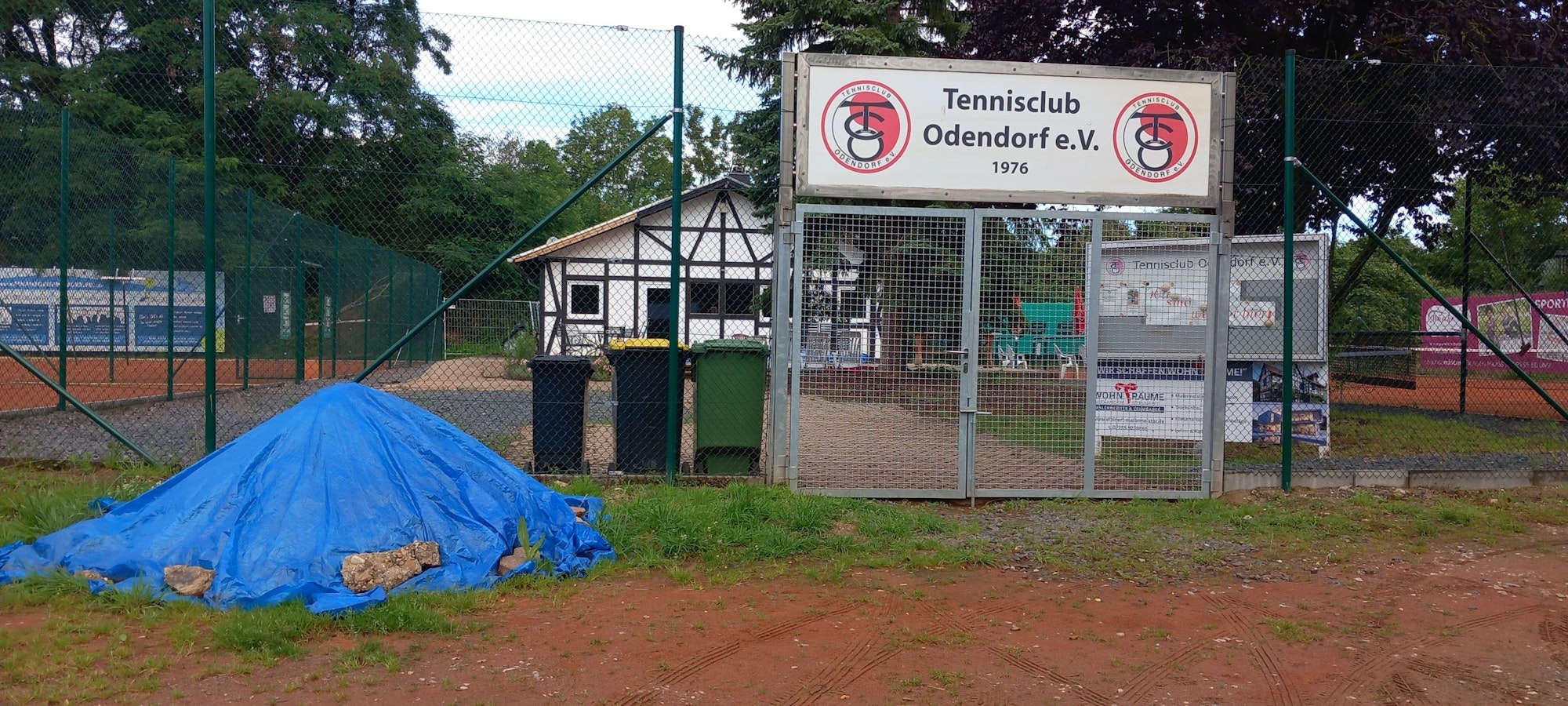 Das in der Flut erheblich beschädigte Sportareal in Odendorf drei Jahre nach der Katastrophe.