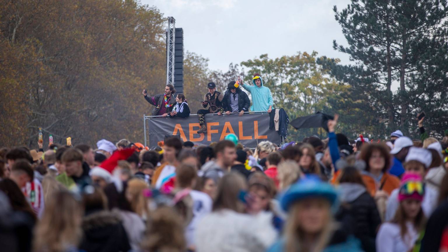 Die Ausweichfläche auf der Uniwiese, die die Zülpicher Straße entlasten soll.