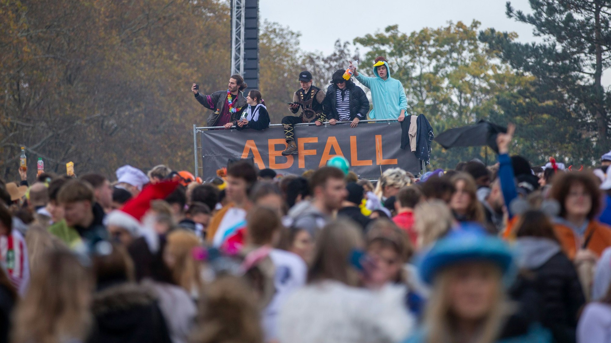 Die Ausweichfläche auf der Uniwiese, die die Zülpicher Straße entlasten soll.