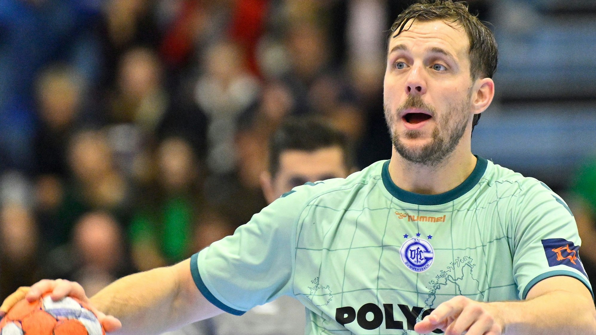Kentin Mahe´mit dem Ball in der rechten Hand.