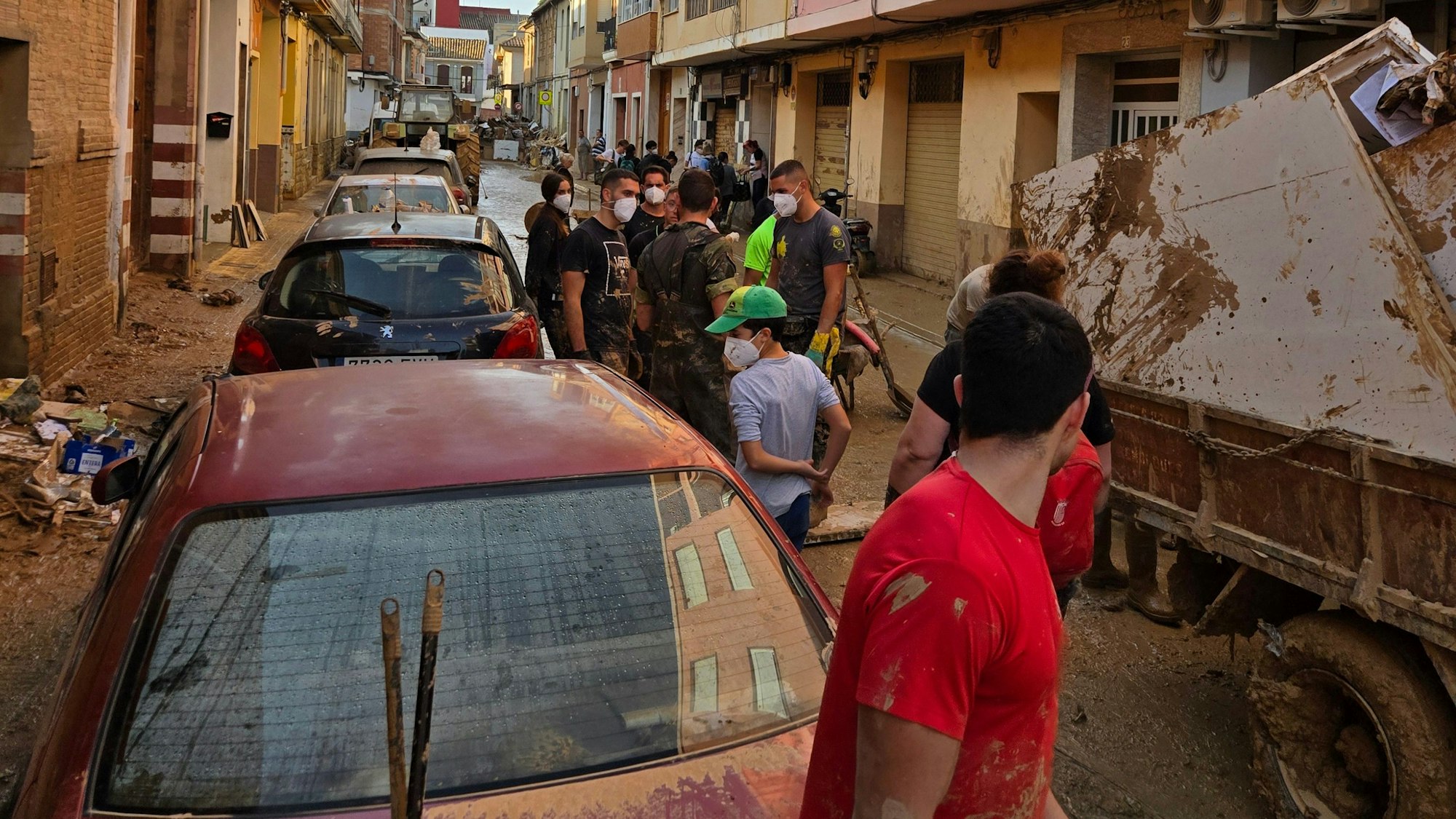 Dieselbe Straße nach dem Einsatz.