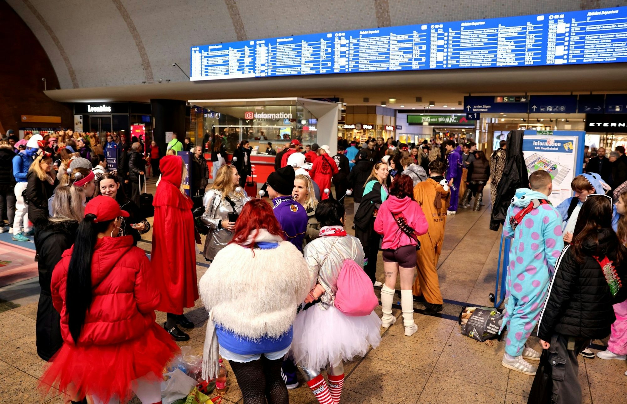 Die Stimmung am Hauptbahnhof: Fröhlich und weniger Gedränge als im Vorjahr.