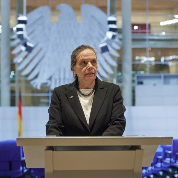 ARCHIV - 12.02.2024, Berlin: Bundeswahlleiterin Ruth Brand gibt nach der Teilwiederholung der Bundestagswahl in Berlin das vorläufige Wahlergebnis bekannt.