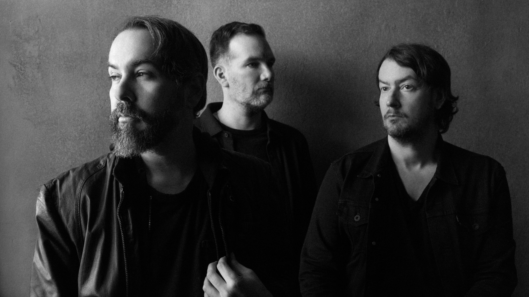 Cigarettes after Sex - das sind (v.l.) Greg Gonzalez, Jacob Tomsky und Randy Miller. Gerade erschien ihr neues Album „X's“.