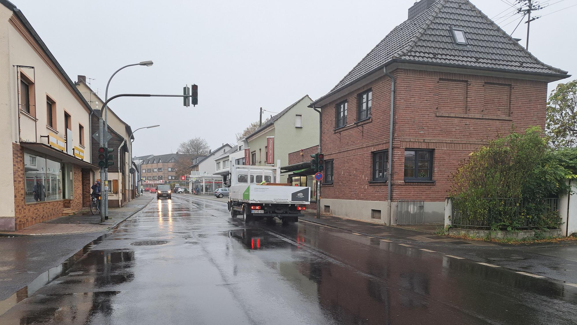 Bei einer Bürgerwerkstatt hatten Anwohner im September zahlreiche Vorschläge für Änderungen auf der Provinzialstraße gesammelt, wo sich Ende Dezember 2023 ein tödlicher Unfall ereignet hatte. Umgesetzt wird von den Vorschlägen aus finanziellen Gründen vorerst aber vermutlich nichts.