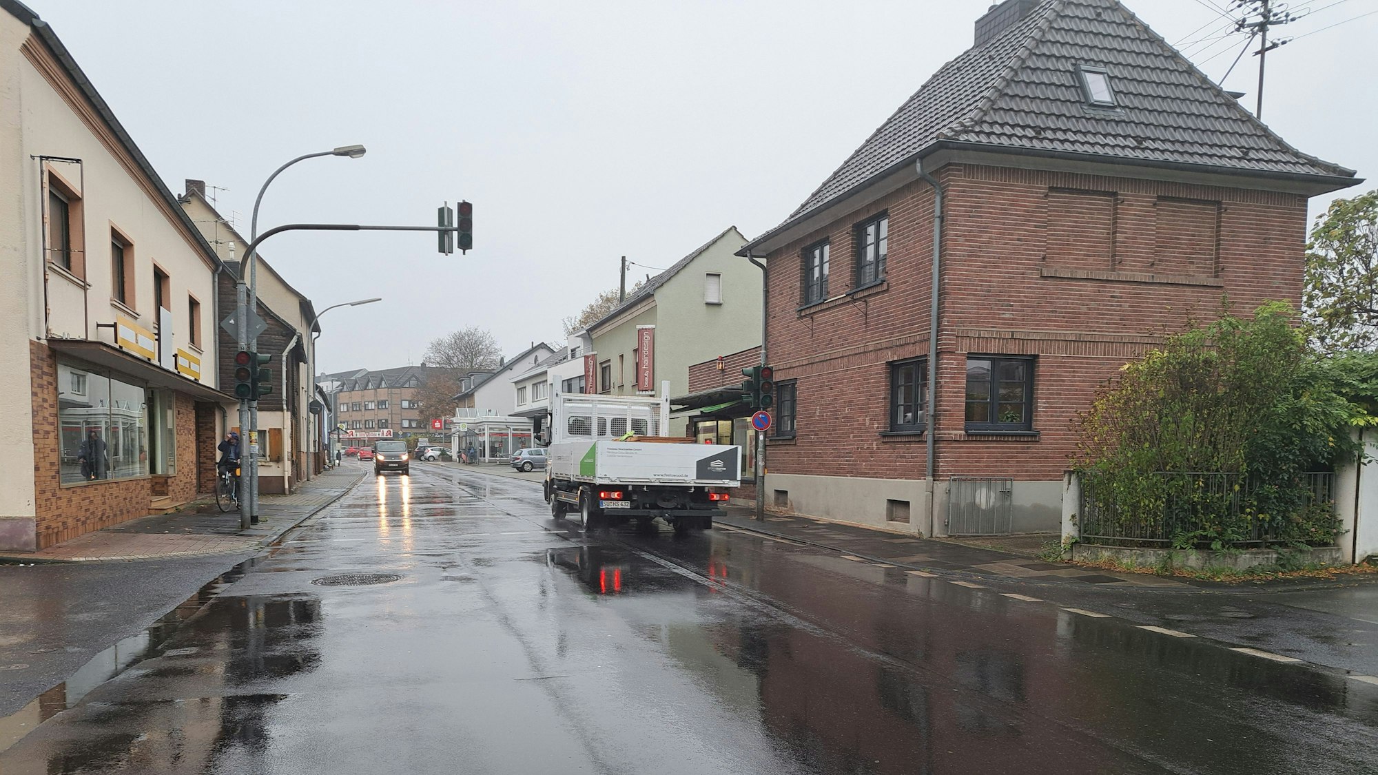 Bei einer Bürgerwerkstatt hatten Anwohner im September zahlreiche Vorschläge für Änderungen auf der Provinzialstraße gesammelt, wo sich Ende Dezember 2023 ein tödlicher Unfall ereignet hatte. Umgesetzt wird von den Vorschlägen aus finanziellen Gründen vorerst aber vermutlich nichts.