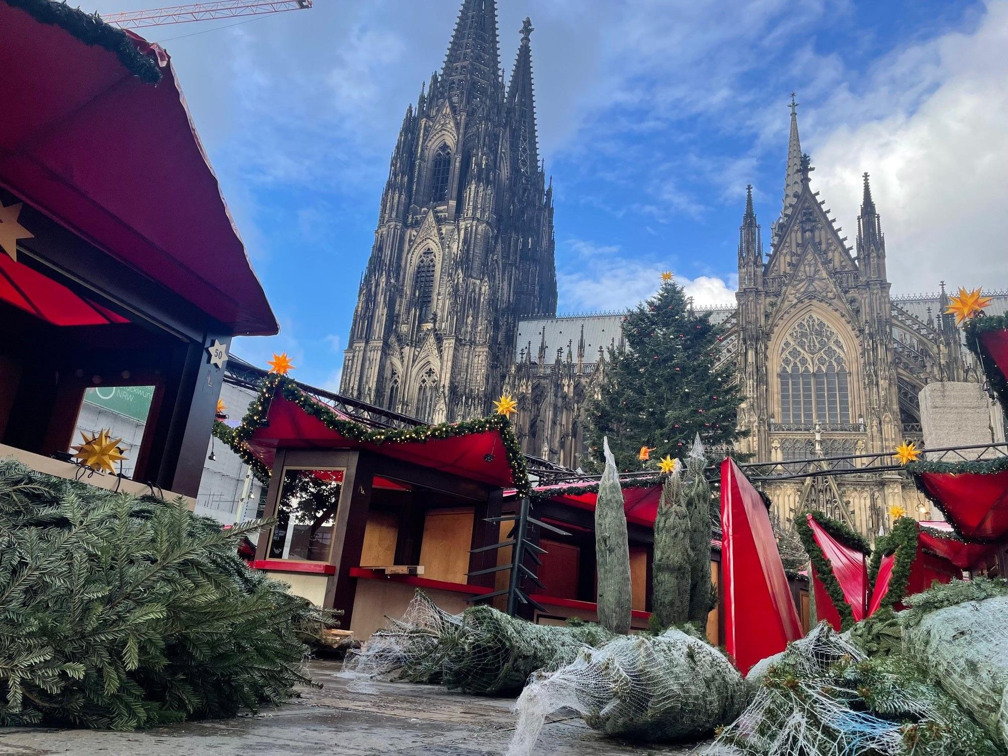 Auch auf dem Roncalliplatz läuft der Aufbau.