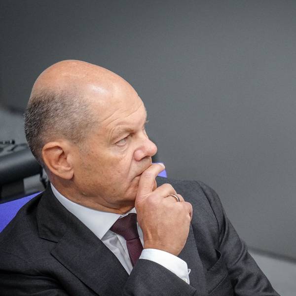 Bundeskanzler Olaf Scholz (SPD) im Bundestag. Wird er erneut Kanzlerkandidat der Sozialdemokraten? Nicht alle in der Partei sind dafür. (Archivbild)