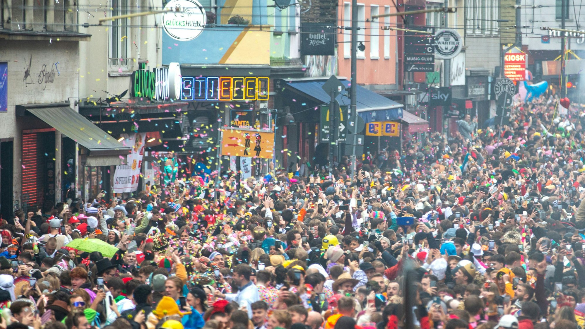 Auch auf der Zülpicher Straße werden Info-Teams von Edelgard am Elften Elften präsent sein.