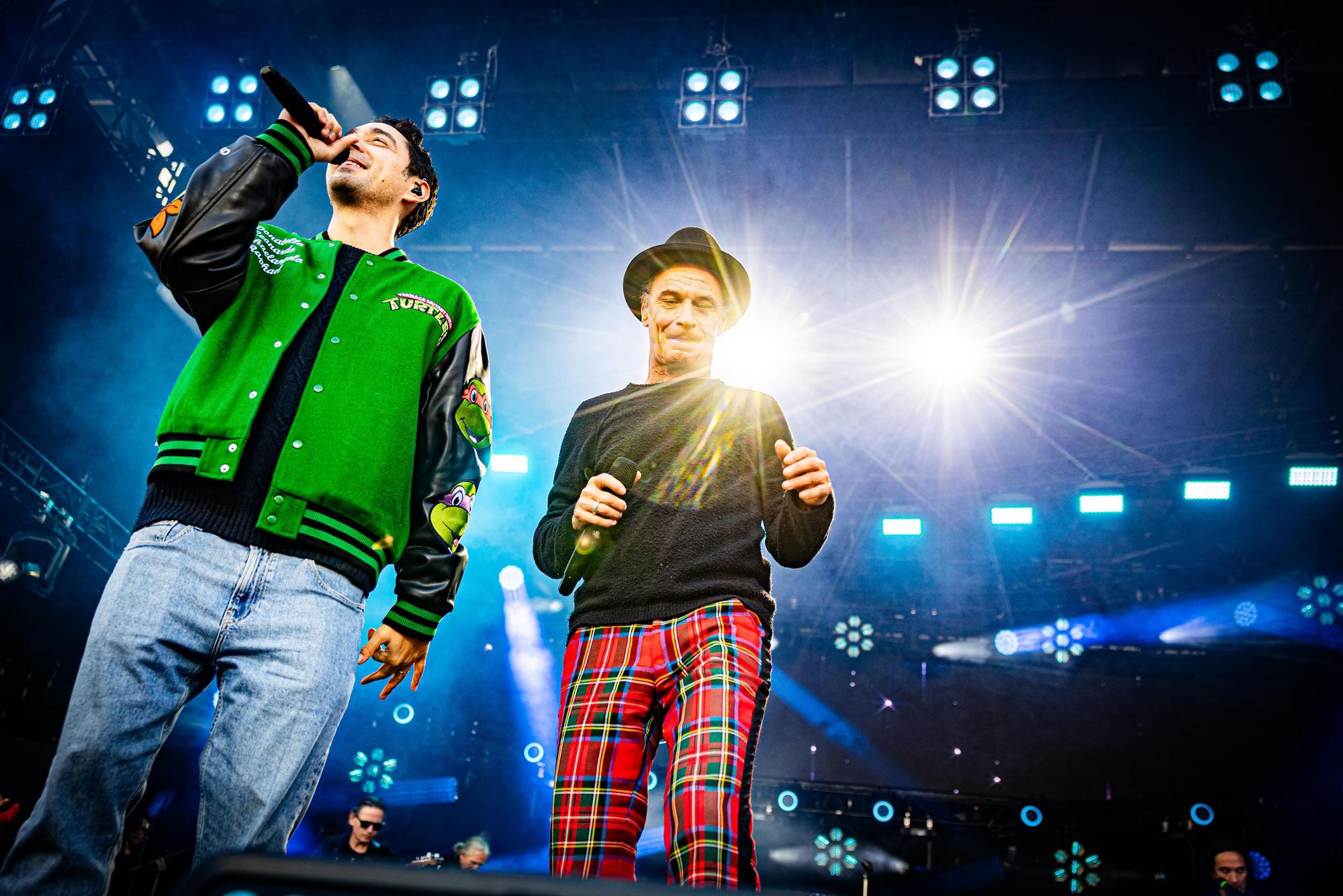 Gast in grün: Peter Brings (r.) mit Rapper Eko Fresh.