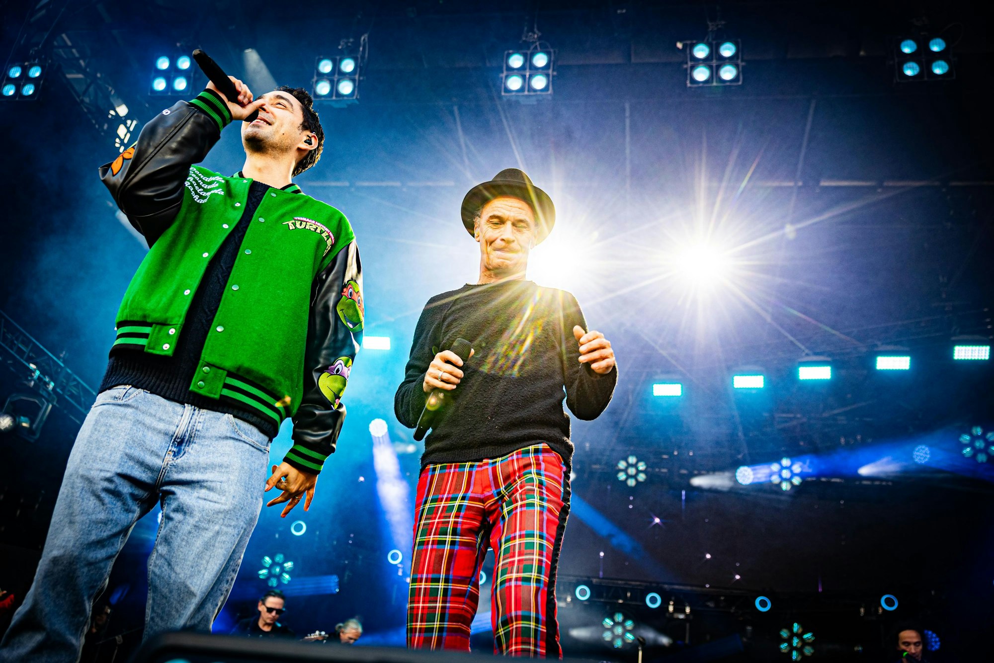 Gast in grün: Peter Brings (r.) mit Rapper Eko Fresh.