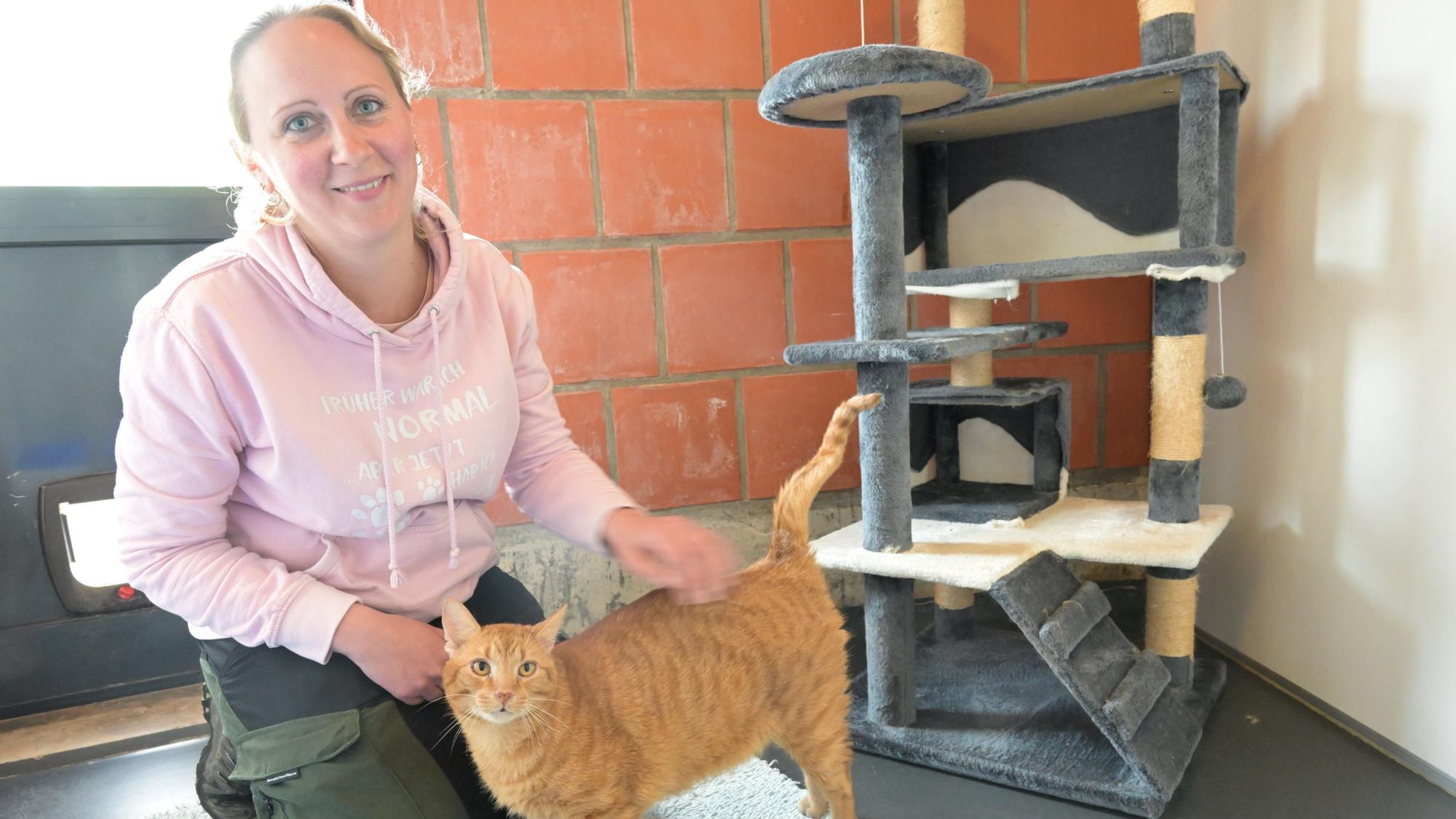 Das Foto zeigt Christina Klein vom Tierschutzverein Rhein-Berg