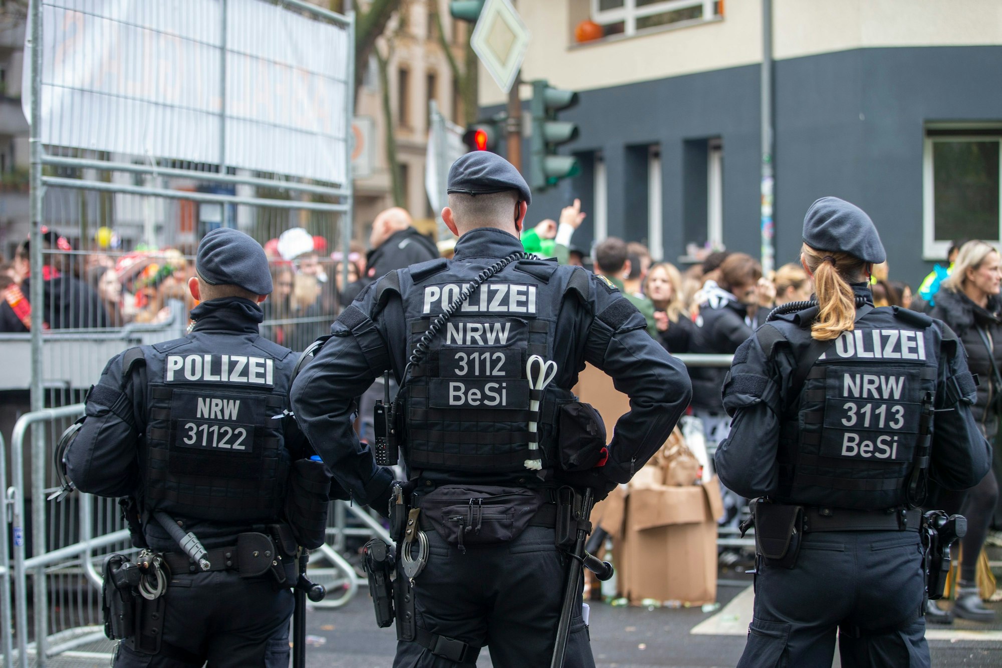Einsatzkräfte unterwegs am Elften im Elften in Köln