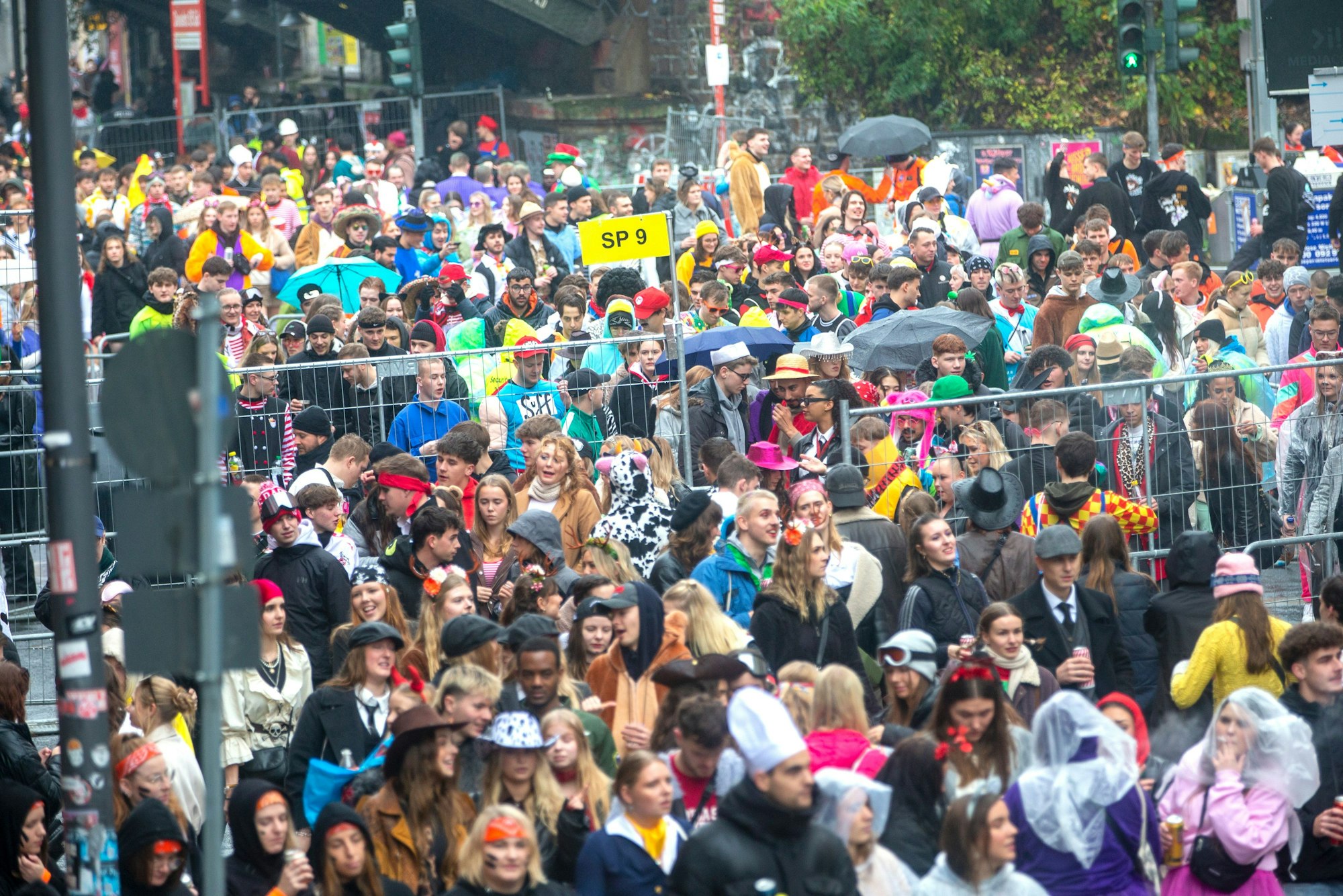 Feiernde auf der Zülpicher Straße