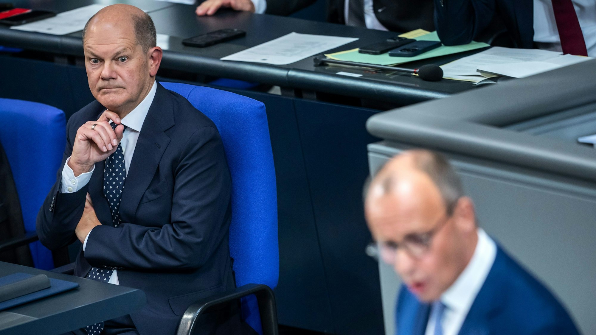 Nach großem anfänglichen Furor nähert sich CDU-Chef Friedrich Merz mit seinen Forderungen immer mehr dem Wunschtermin von Kanzler Olaf Scholz für Neuwahlen an – und muss sich Kritik gefallen lassen. (Archivbild)