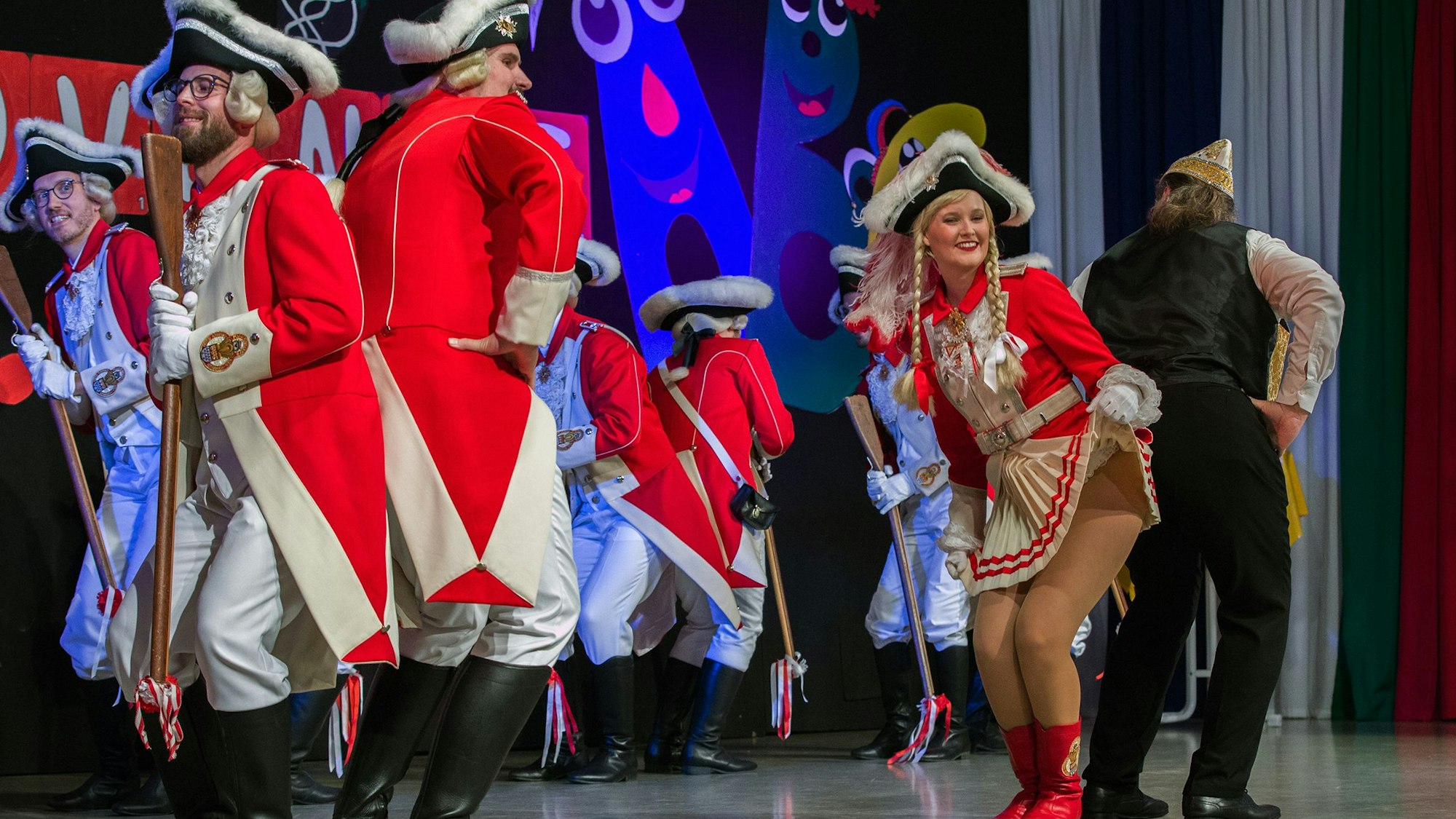 Das Funkenkorps in Aktion auf der Bühne.