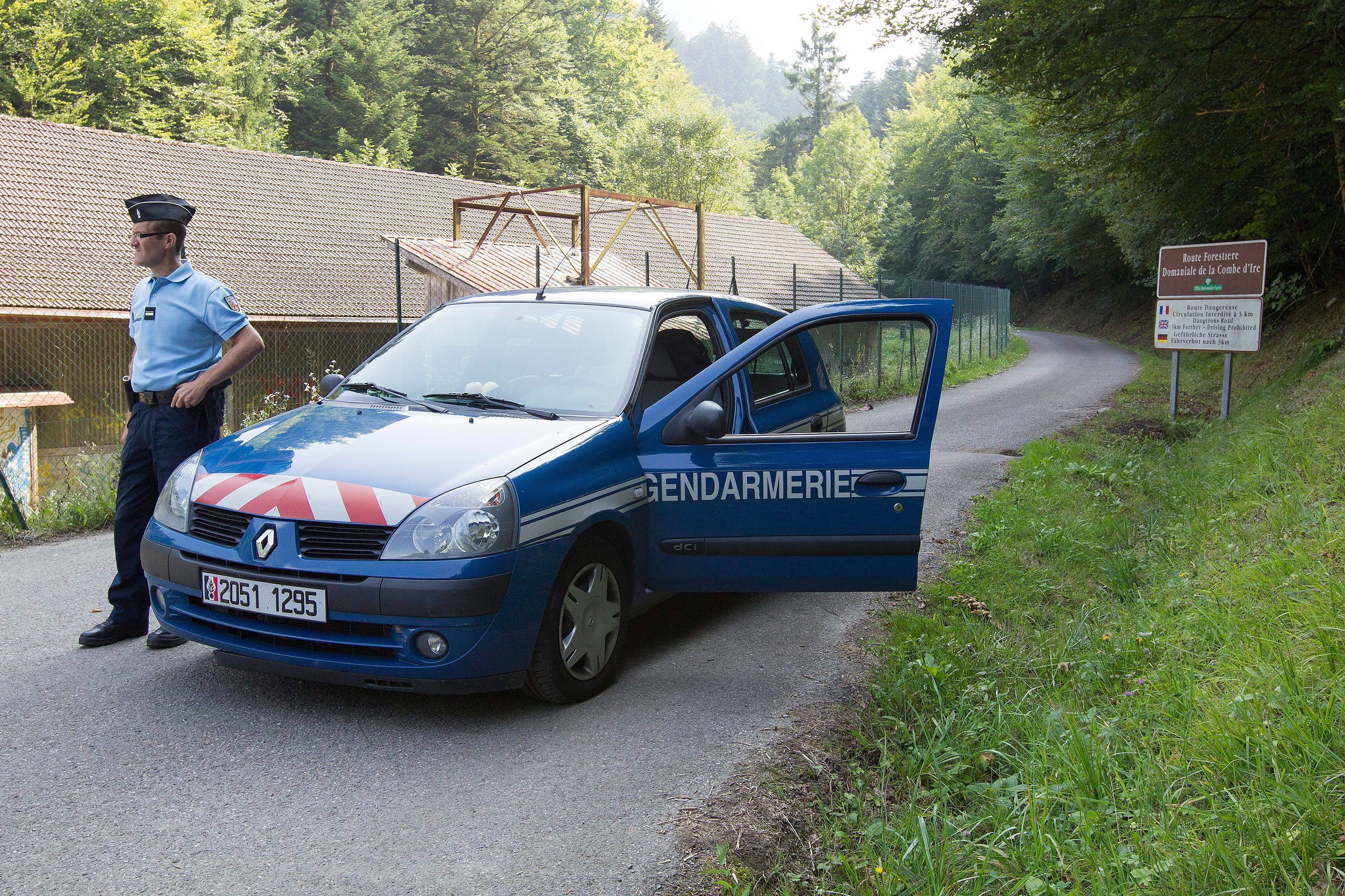 In einem Haus in den französischen Alpen sind drei Kinder tot aufgefunden worden.