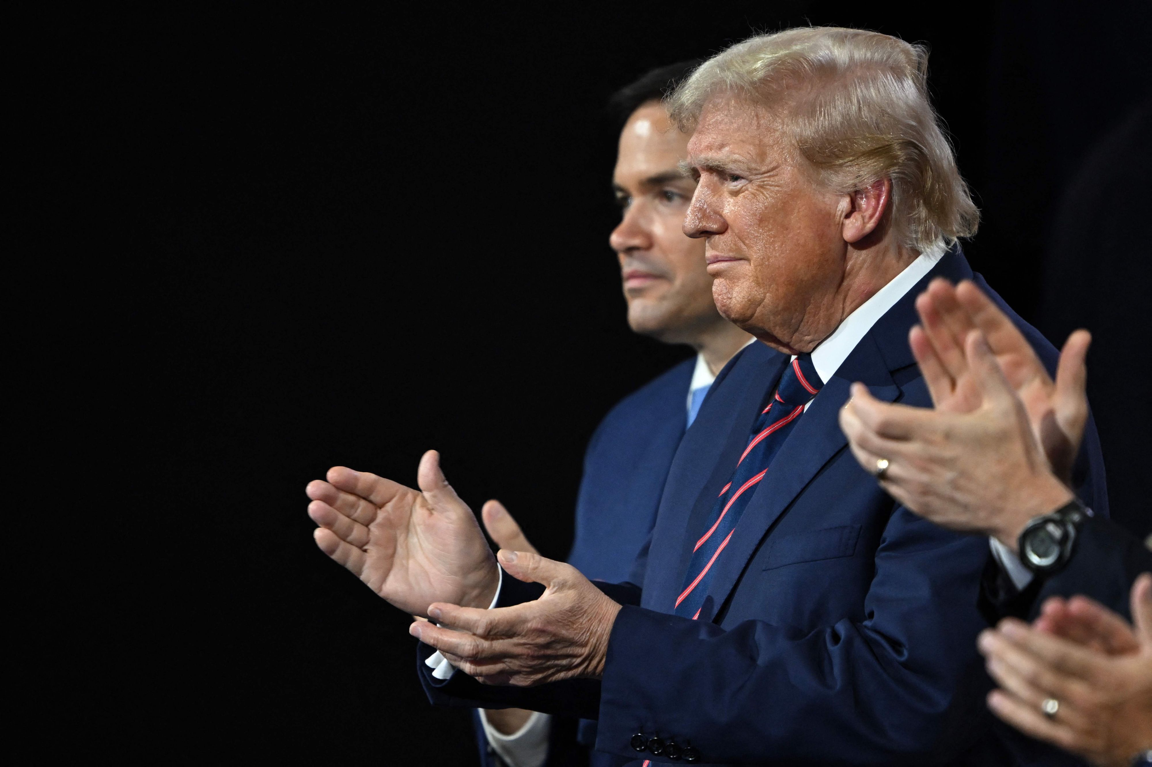 Selbst wenn Richter Merchan eine Einstellung des Verfahrens ablehnen sollte, ist seit Trumps Wahlsieg fraglich, ob ihm in dem Fall noch eine Strafe auferlegt wird.