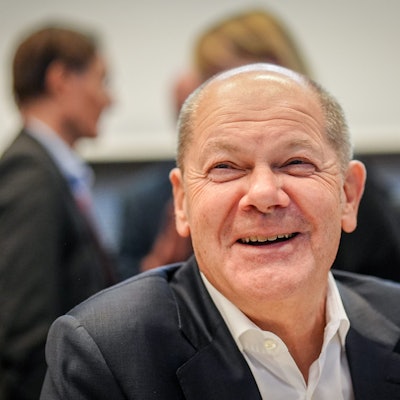 12.11.2024, Berlin: Bundeskanzler Olaf Scholz (SPD) nimmt an der Fraktionssitzung seiner Partei teil.