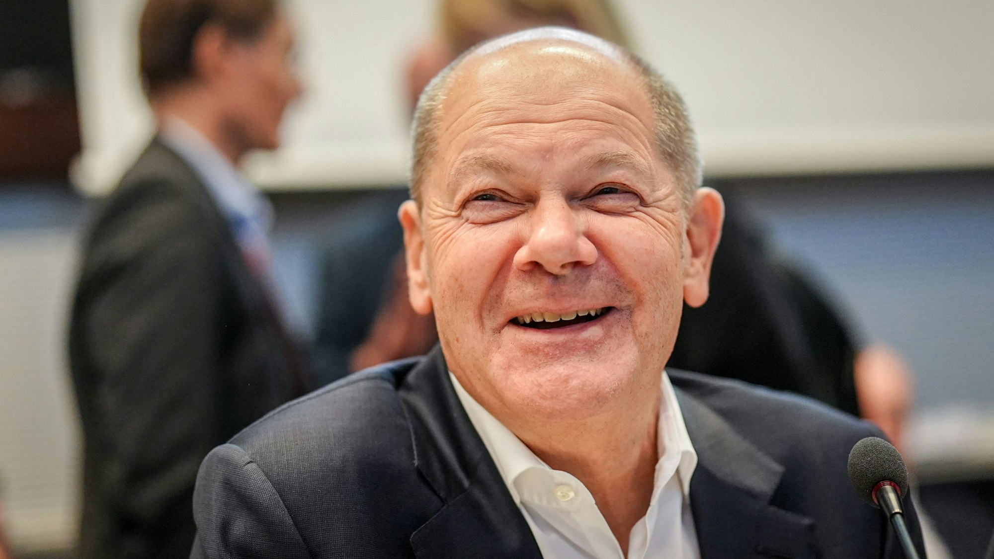 12.11.2024, Berlin: Bundeskanzler Olaf Scholz (SPD) nimmt an der Fraktionssitzung seiner Partei teil.