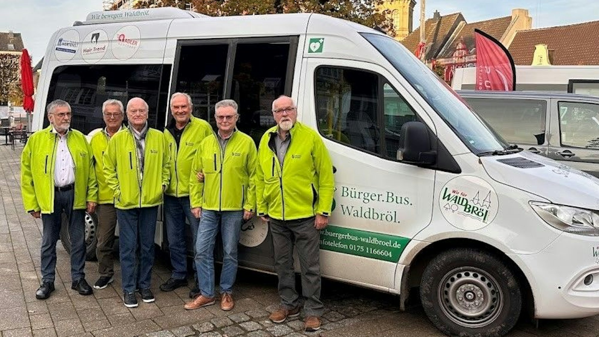 Auch der Bürgerbusverein aus Waldbröl war beim Landestreffen in Rheinberg vertreten, und zwar mit (von links). Werner Hebel, Dietmar Ludwig, Reinhard Grüber, Michael Jaeger (Vorsitzender), Gerhard Beine und Reiner Barth.