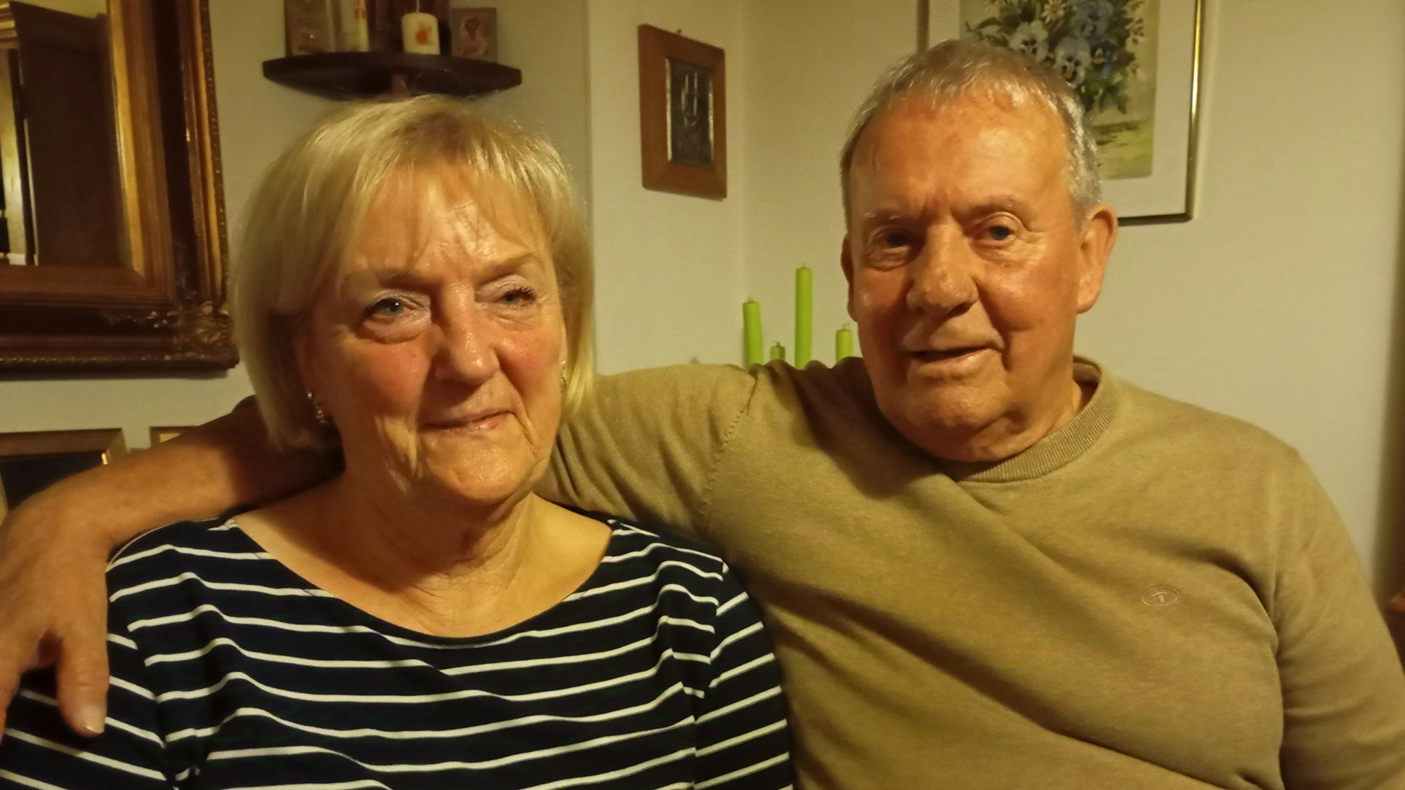 Das Foto zeigt ein Ehepaar.