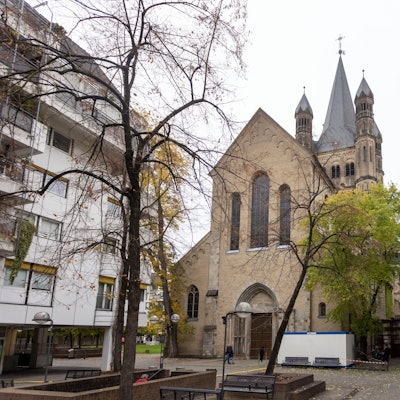 Groß St. Martin ist eine der zwölf großen romanischen Kirchen in Köln.