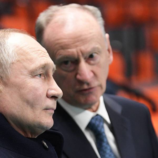Kremlchef Wladimir Putin (l.) im Gespräch mit seinem engen Vertrauten und ehemaligen Chef des russischen Sicherheitsrates Nikolai Patruschew. (Archivbild)